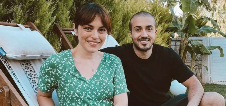 Ezgi Mola’nın Eşi Mustafa Aksakallı’nın Alaçatı’daki Mekanı Neden Bu Kadar Popüler?