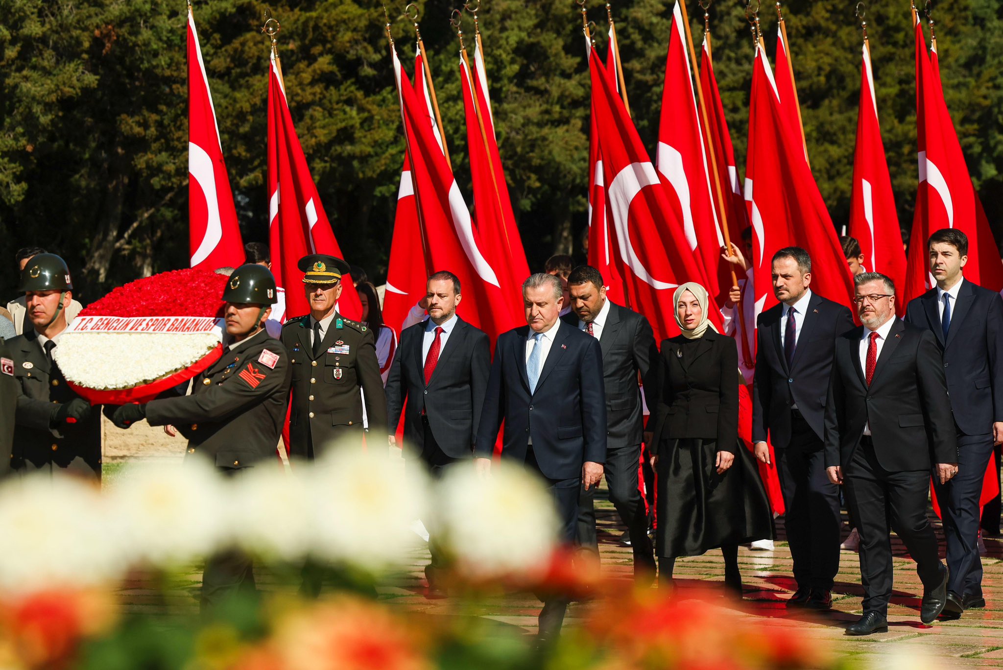 Bakan Osman Aşkın Bak, 81 İlden Gelen Gençlerle Anıtkabir’i Ziyaret Etti