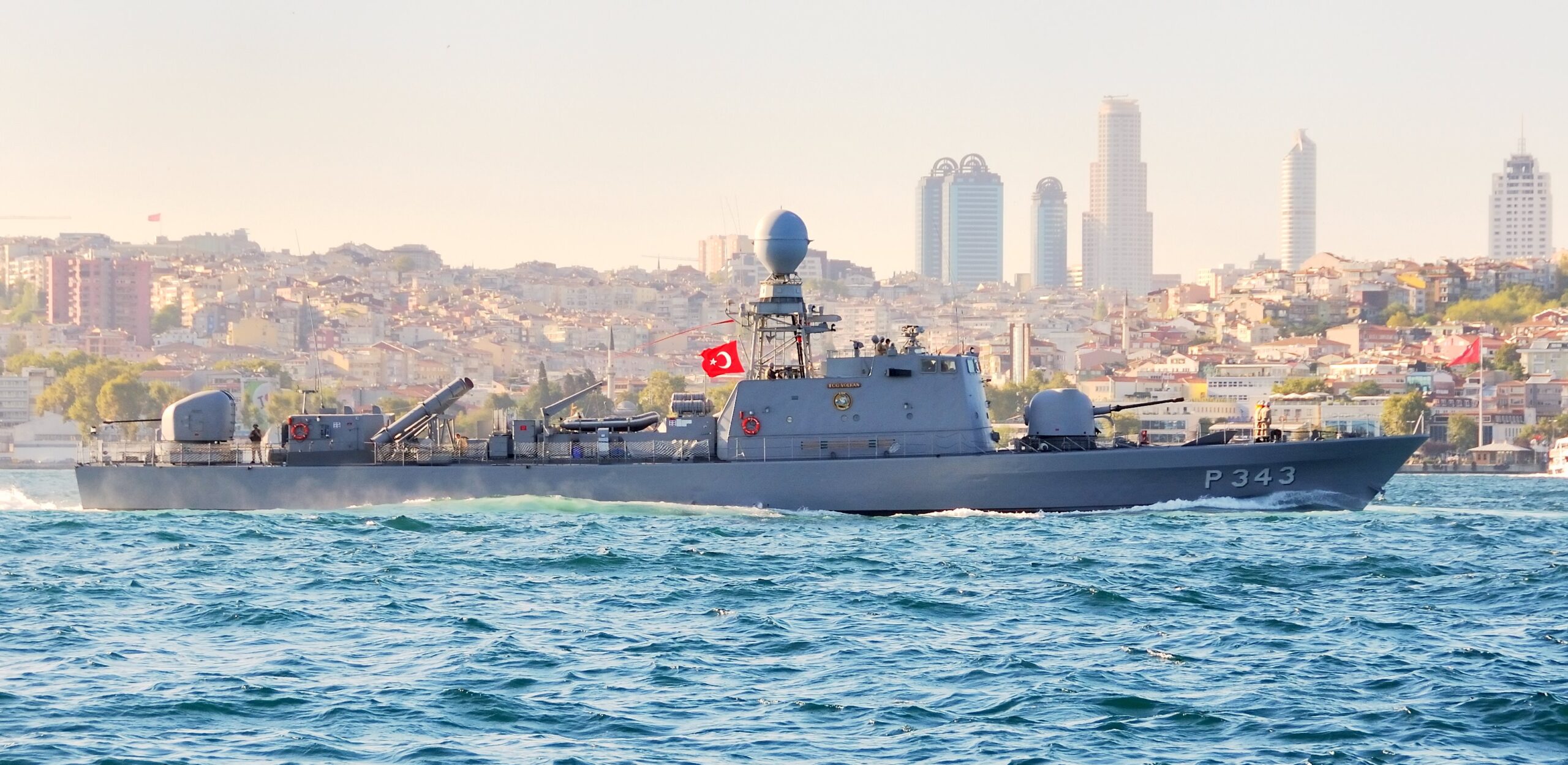 TCG Anadolu’dan Havalanan Bayraktar TB3 İlk Tatbikat Görevini Uçtu