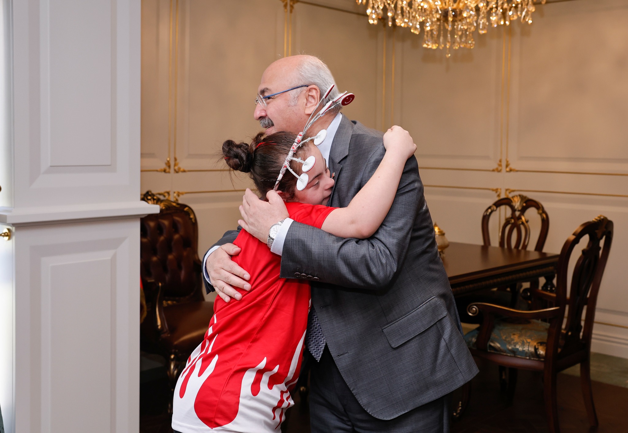 Avrupa İkincisi Selin Naz Özcan’dan Vali Köşger’e Anlamlı Ziyaret