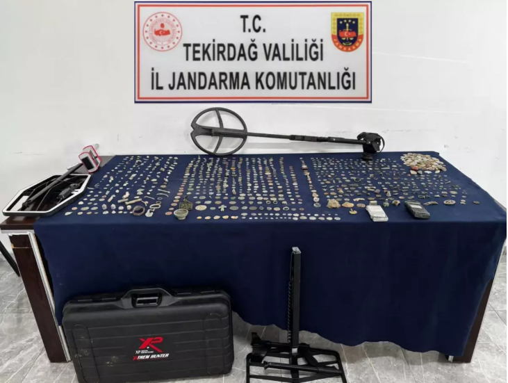 Çorlu’da Jandarma Operasyonunda 1014 Tarihi Eser Ele Geçirildi: 3 Gözaltı