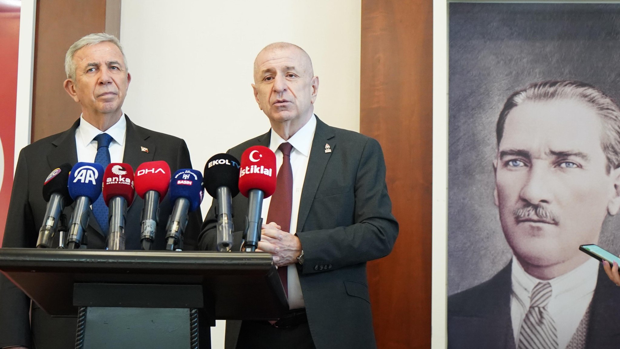 Ankara’da Sürpriz Ziyaret: Yarım Saatlik Görüşme Basına Kapalı Gerçekleşti