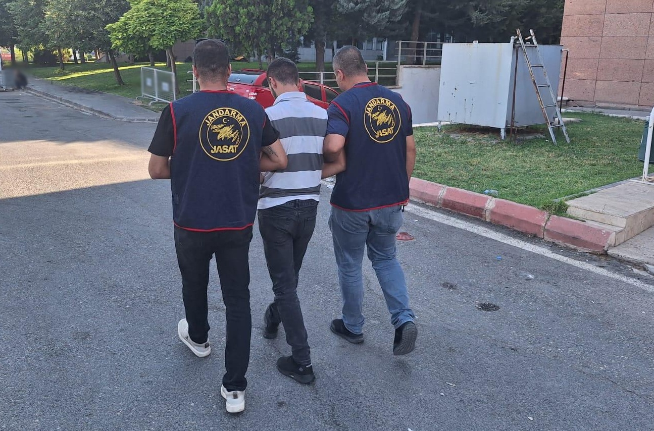 20 Yıldır Aranan Gasp Suçlusu JASAT’tan Kaçamadı!