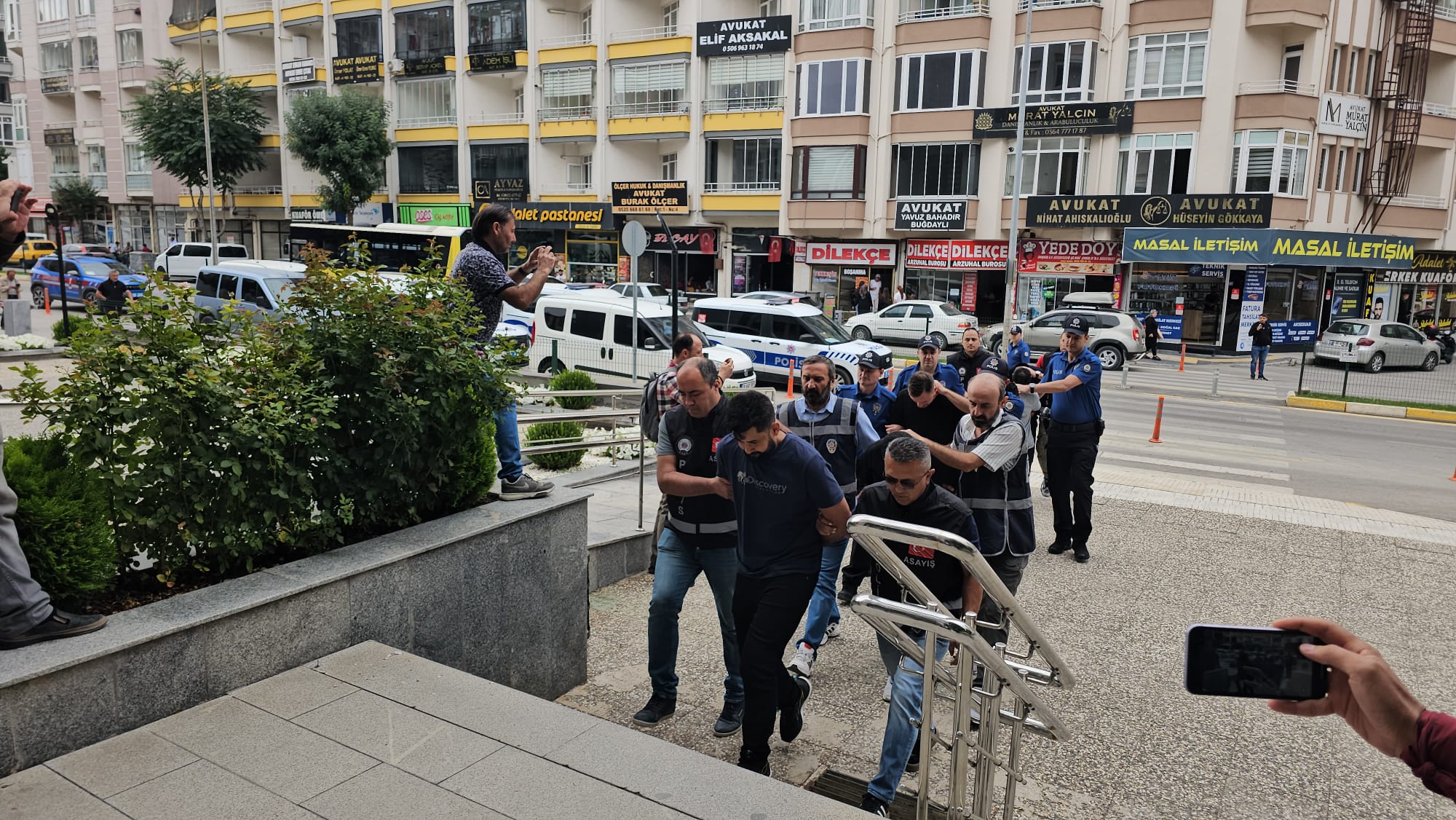 Kendini Polis Ve Savcı Olarak Tanıtan Dolandırıcılar Yakayı Ele Verdi