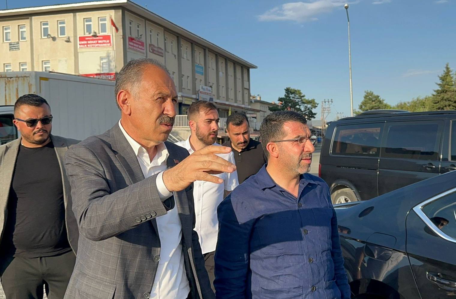 AK Parti Kars Milletvekili Adem Çalkın, Arpaçay’da Vatandaşlarla ve Esnafla Bir Araya Geldi