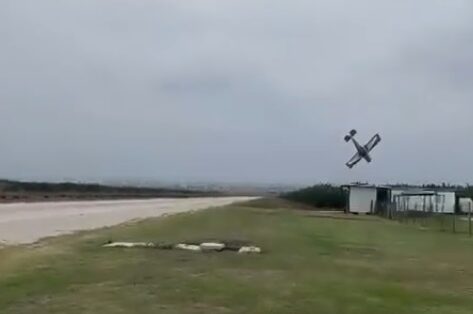 Adana’da Eğitim Uçağının Kaza Kırıma Uğraması, Evlilik Teklifi Anı ile Birlikte Kaydedildi