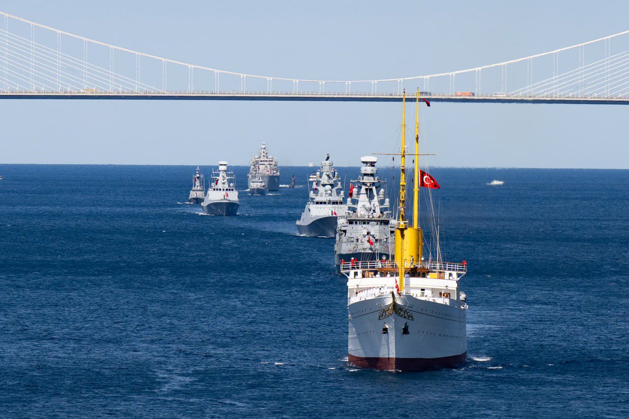 İletişim Başkanı Burhanettin Duran: “Donanmanın Geçişi, Türkiye’nin Savunma Gücünü Dünyaya İlan Etmiştir”