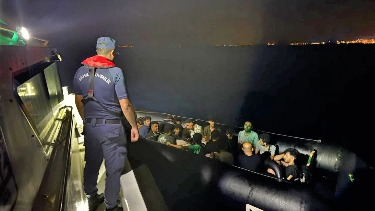 Kuşadası Açıklarında 18 Düzensiz Göçmen Kurtarıldı!