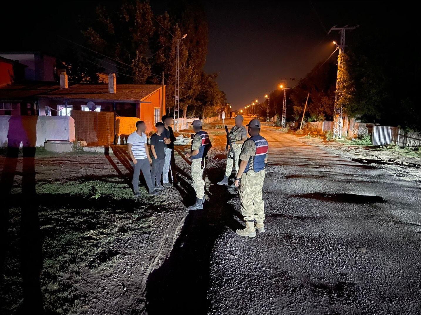 Kars İl Jandarma Komutanlığı’ndan Düzensiz Göçle Mücadeleye Yönelik Güven Uygulaması