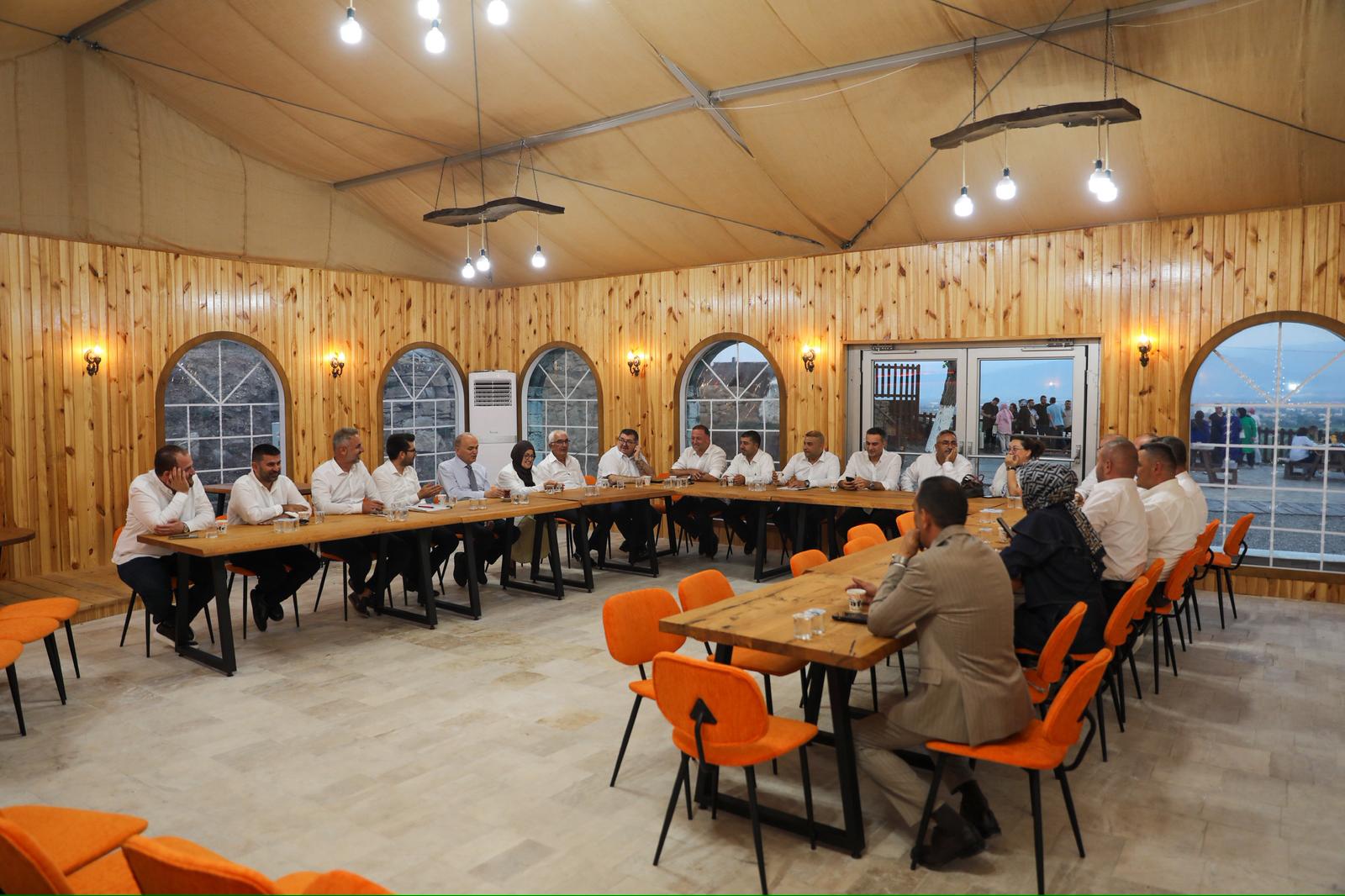 Düzce Belediye Meclisi Tarihi Canlandırdı: 2 Bin 300 Yıllık Antik Tiyatroda İlk Toplantı Gerçekleşti