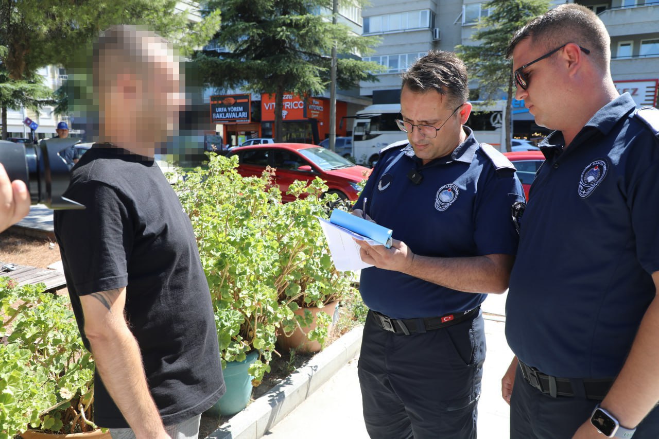 Edremit’te Yere Çöp ve İzmarit Atana Para Cezası Uygulaması Başladı