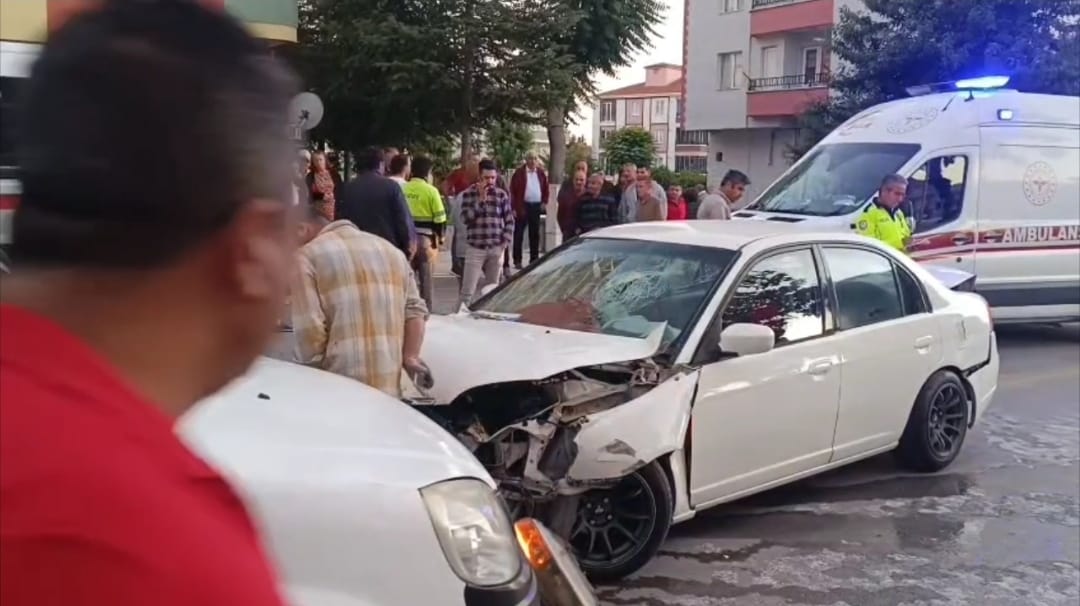 Çorum’da 3 araç çarpıştı: 4 yaralı