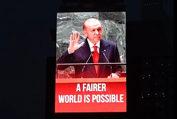 Cumhurbaşkanı Erdoğan’ın Sözü Times Meydanı’nda Yansıtıldı