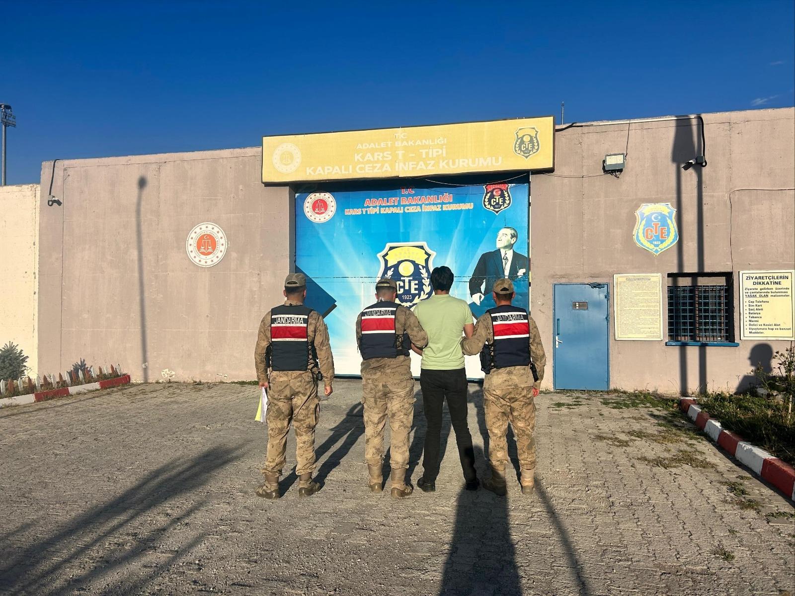 Kars Jandarmasından Başarılı Operasyon: Arpaçay’da Aranan Şahıs Yakalandı
