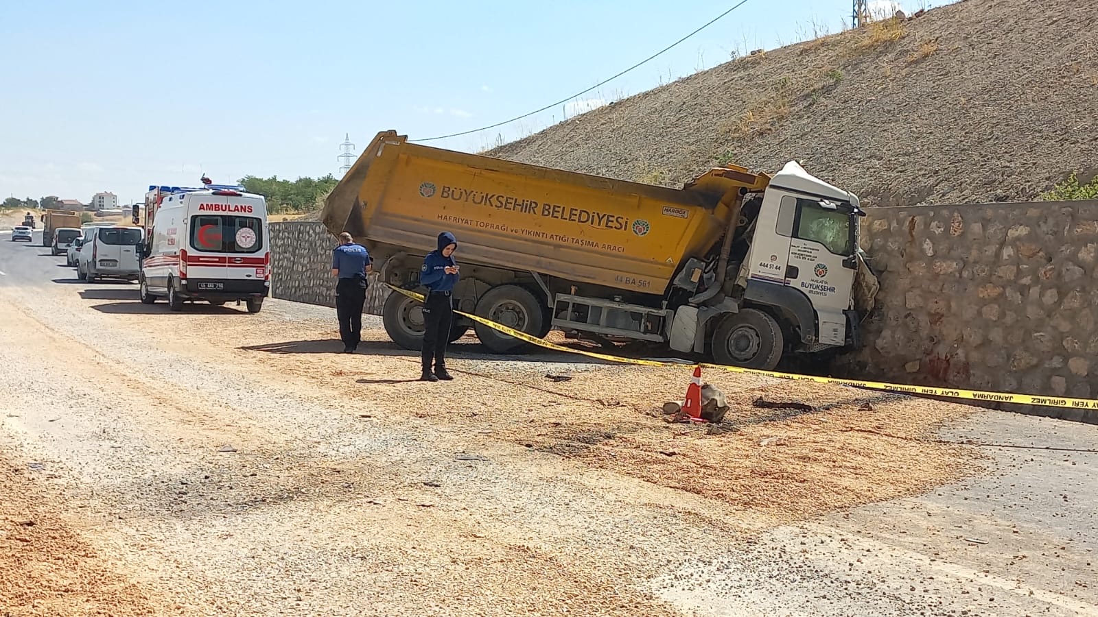 Malatya’da Harfiyat Kamyonu Duvara Çarptı Sürücü Hayatını Kaybetti
