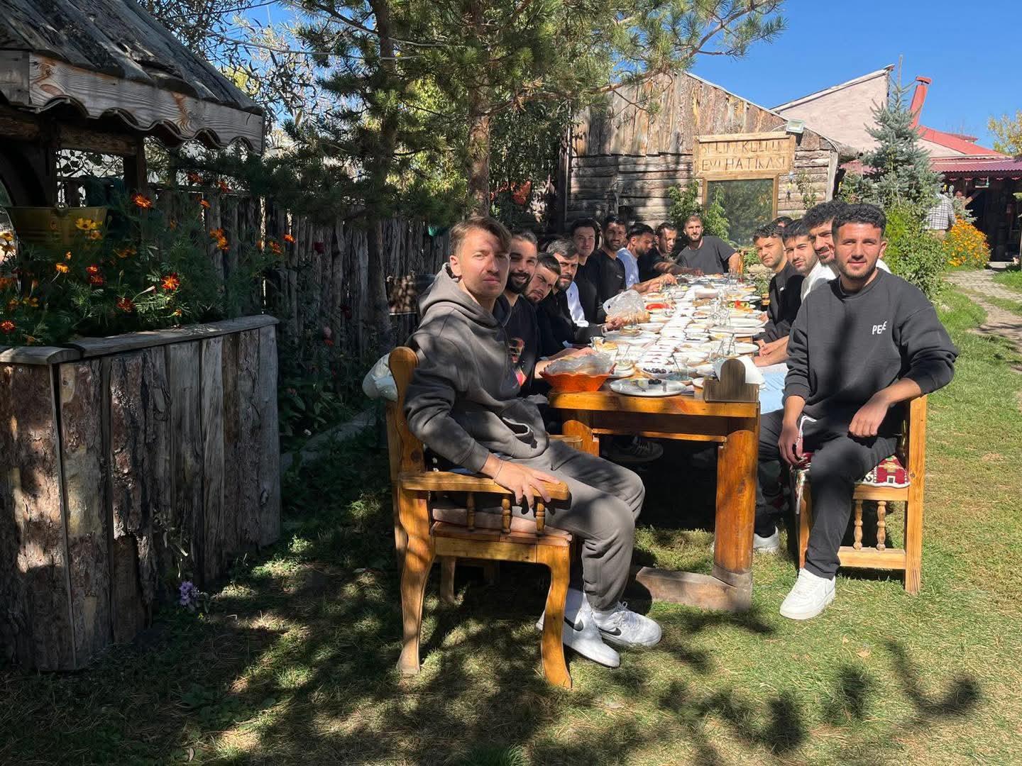 Hizmet-İş Sendikası’ndan Kars36 spor futbolcularına anlamlı etkinlik