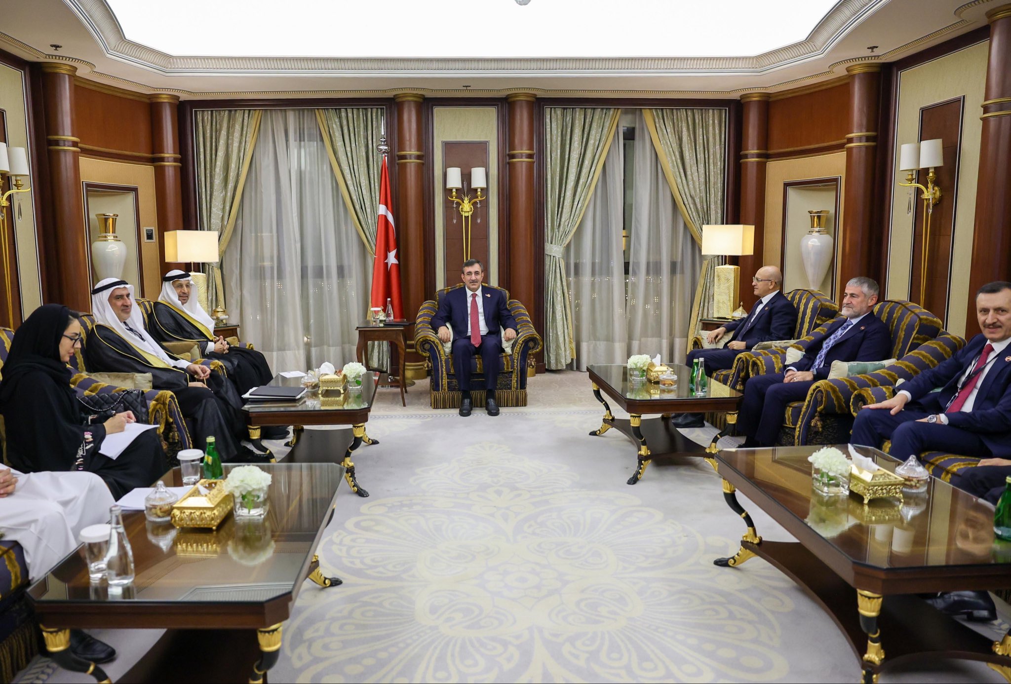 Cevdet Yılmaz, Riyad’da Suudi Arabistan Yatırım Bakanı Halid El-Falih İle Görüştü