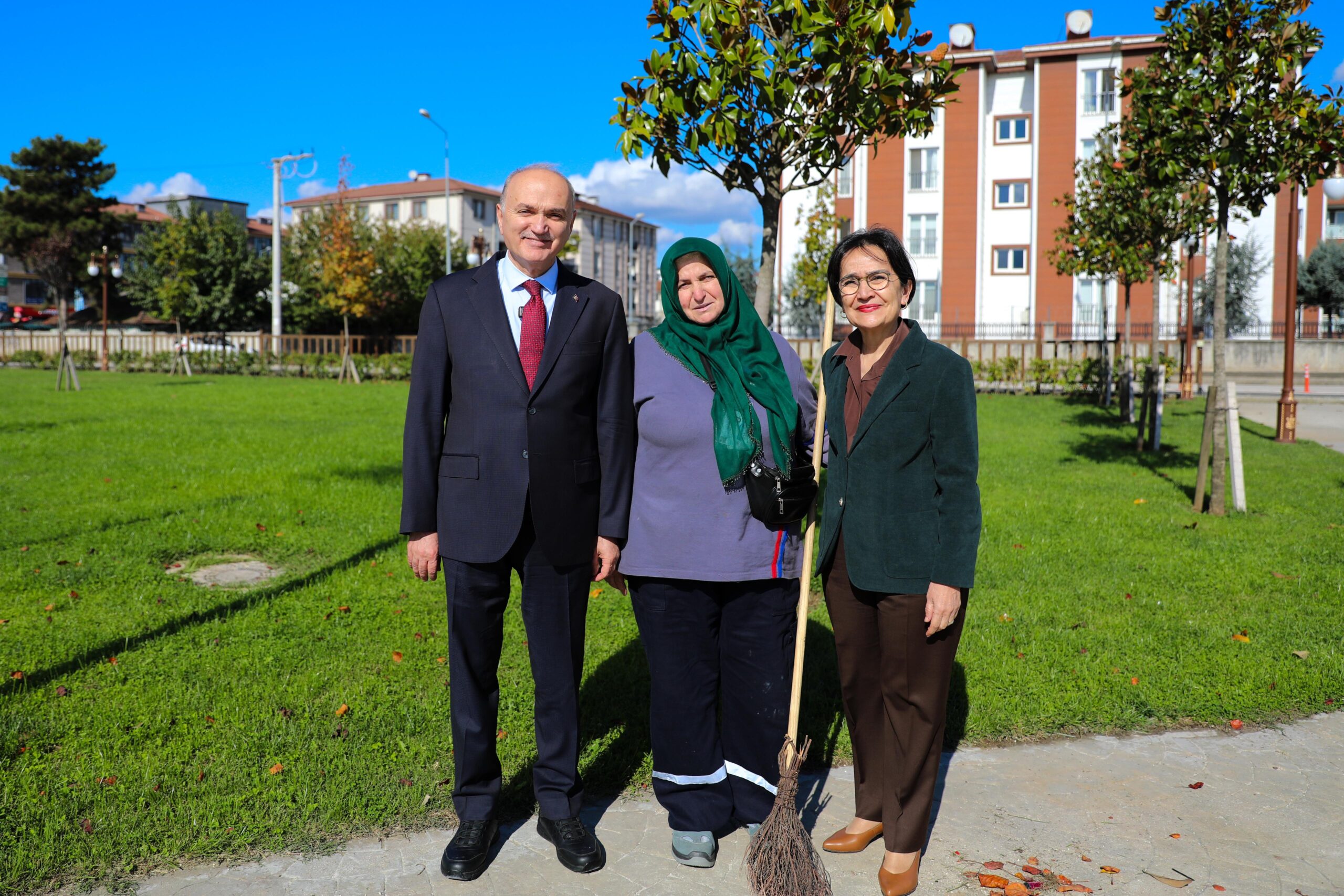 Düzce’de Bayrak Sevgisi Duygulandırdı: Başkan Özlü’den Rukiye Tuna’ya Anlamlı Ziyaret