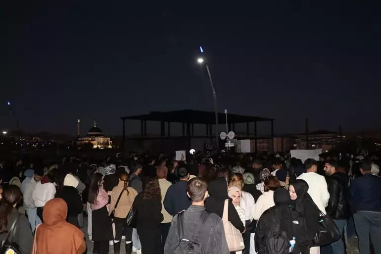 Rojin İçin 18’inci Gününde Devam Eden Eyleme Acılı Baba da Katıldı