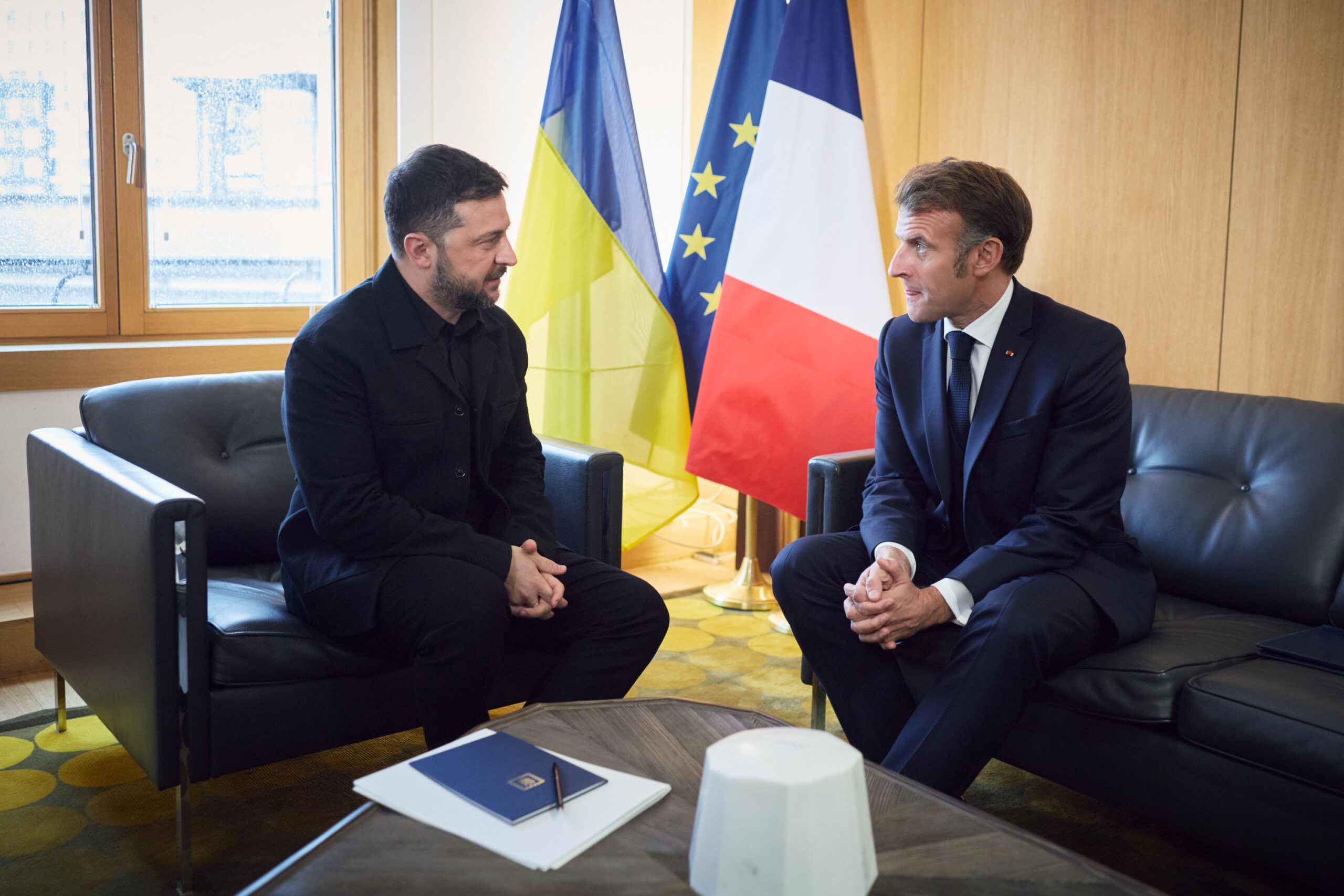 Zelenskiy ve Macron Brüksel’de Bir Araya Geldi