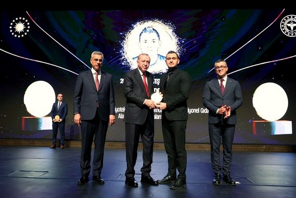 ÇOMÜ Araştırma Dekanı Prof. Dr. Sercan Karav’a TÜSEB Teşvik Ödülü