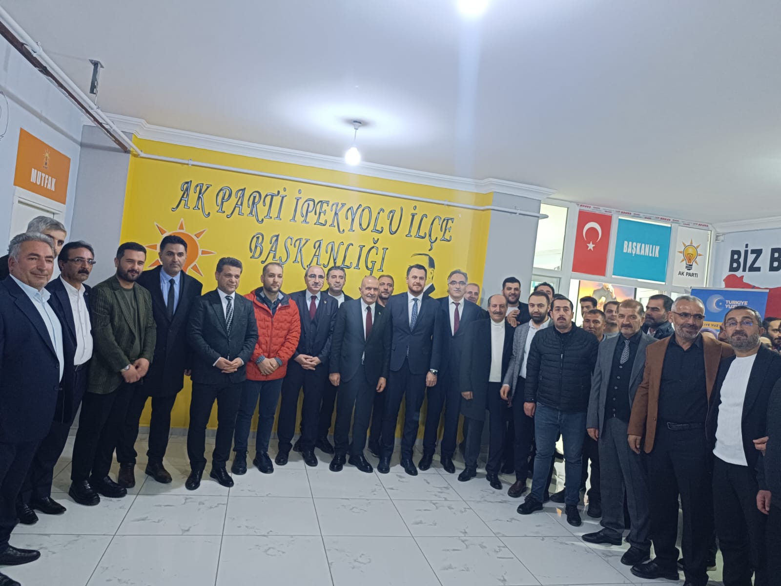 Van’da AK Parti İpekyolu İlçe Başkanlığı’nın Yeni Hizmet Binası Açıldı