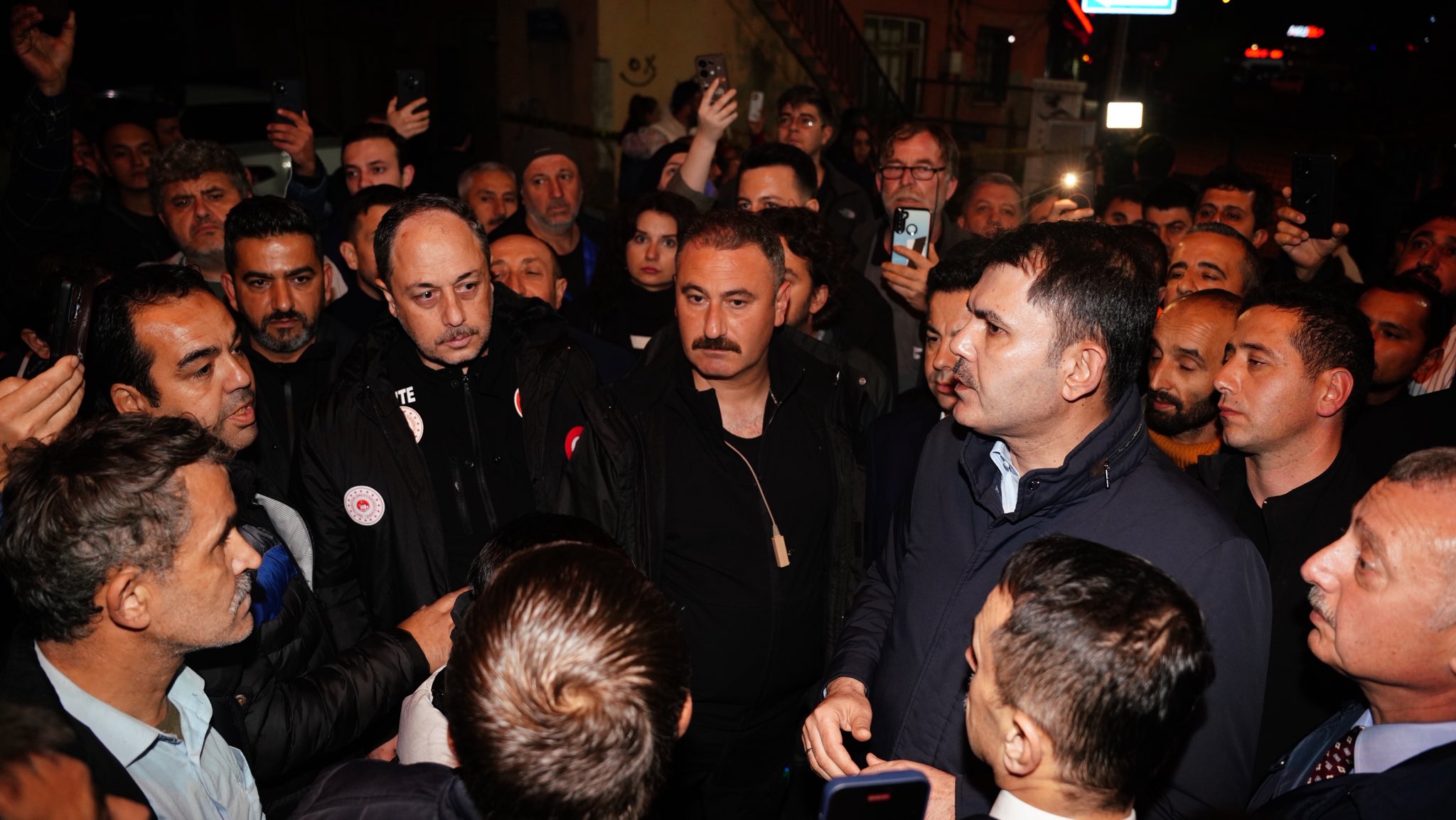 Kocaeli Gebze’de Yeni Alarm: Çatırtı Sesleri Korkuttu, Binalar Tahliye Edildi – Bakan Murat Kurum Bölgede İncelemelerde Bulundu