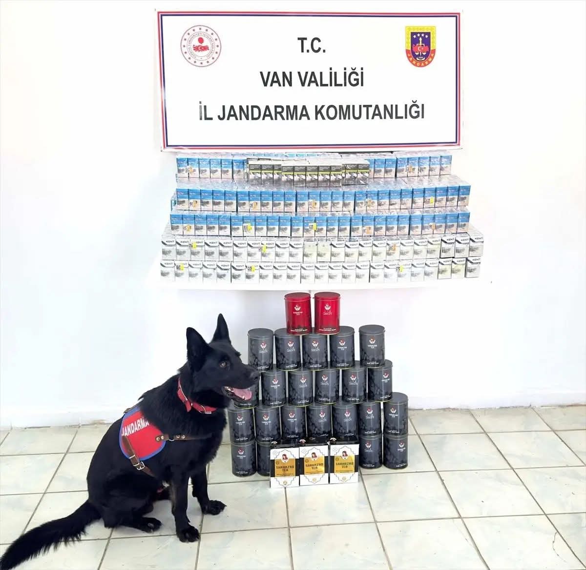 Van Erciş’te Jandarma’dan Kaçak Sigara ve Çay Operasyonu