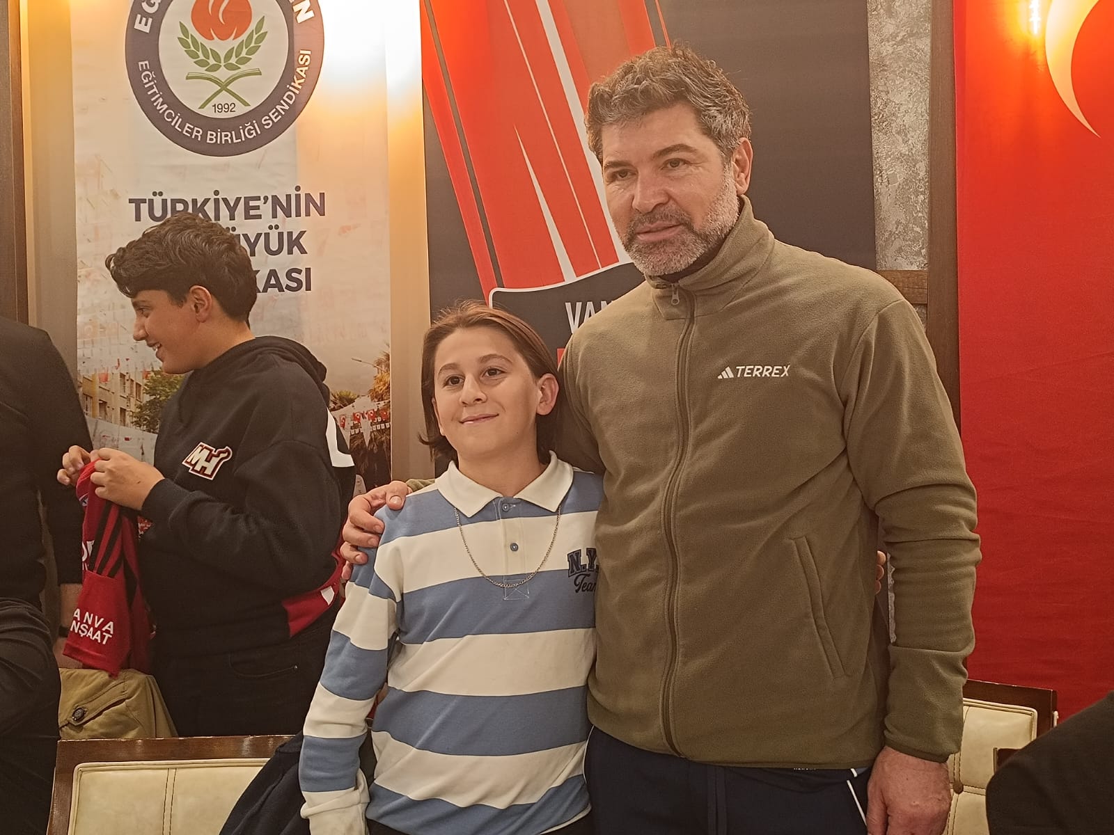 Eğitim-Bir-Sen Van Şubesi’nden Vanspor’a Moral Yemeği