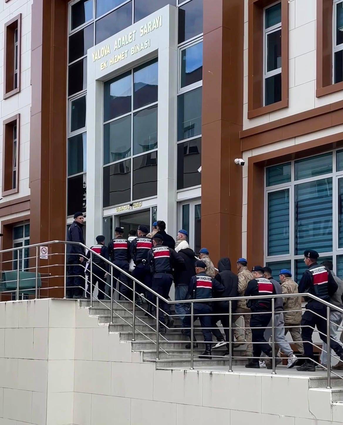 Yalova’da İş Yerine Silahlı Saldırı: 7 Şüpheli Yakalandı