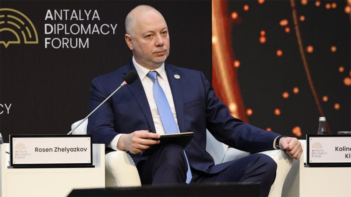 Bulgaristan Başbakanı Rosen Jelyazkov, Güven Oylaması Öncesi İstifa Etti