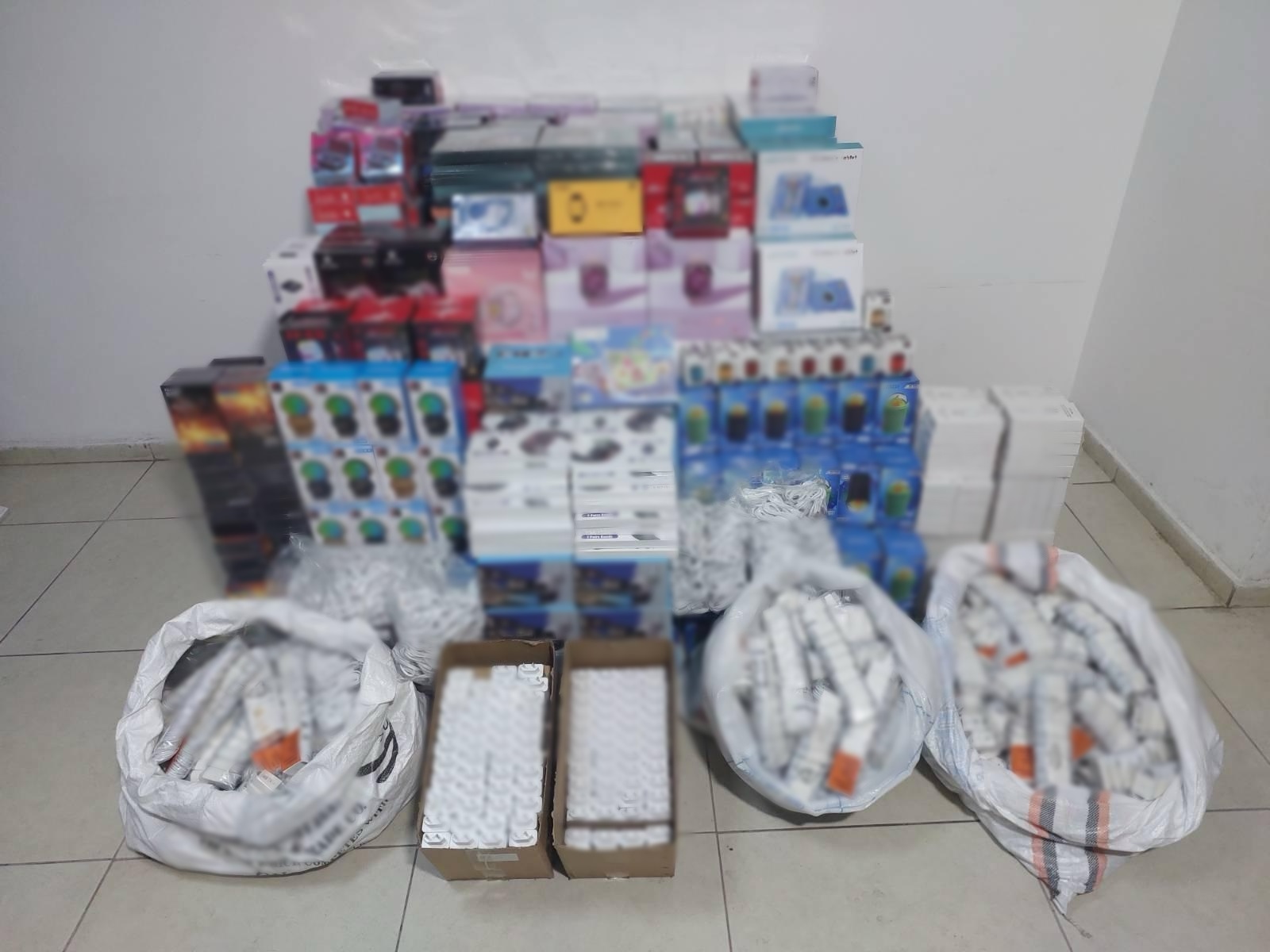Gaziantep’te Dev Kaçakçılık Operasyonu: 1.3 Milyonluk Elektronik Eşya Ele Geçirildi