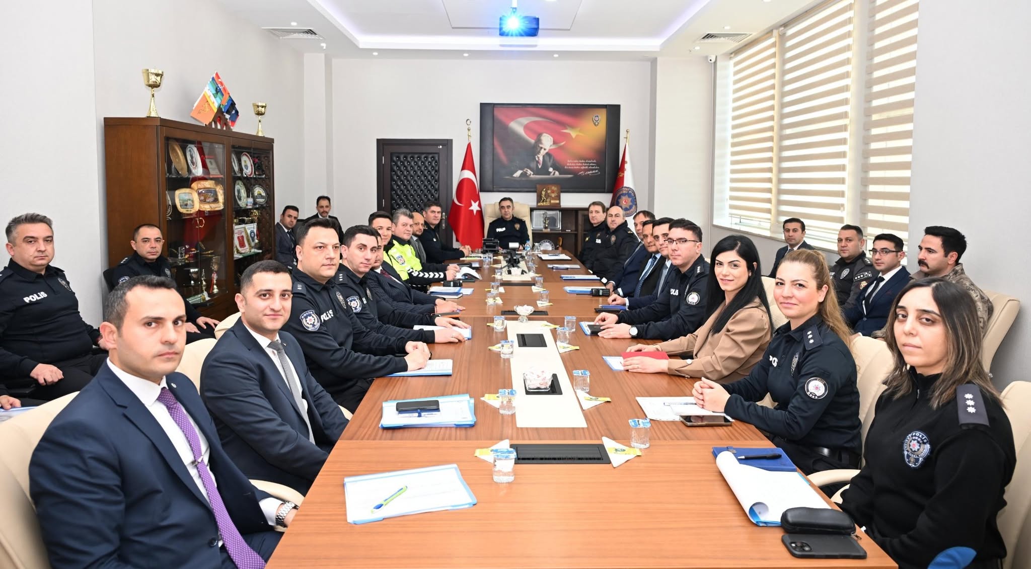 Kars Emniyetinde Genel Değerlendirme ve Bilgilendirme Toplantısı düzenlendi