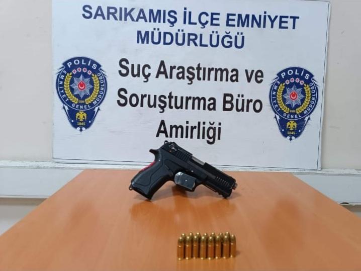 Sarıkamış’ta Bulunan Umuma Açık Mekanlara Yönelik Eş Zamanlı Denetimlerde Ruhsatsız Silah Ele Geçirildi