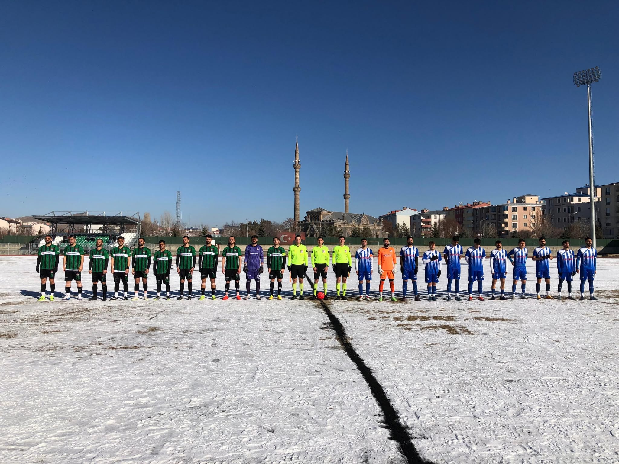 ​Kars’ta Gol Yağmuru, Tribünde Kardeşlik Rüzgarı!