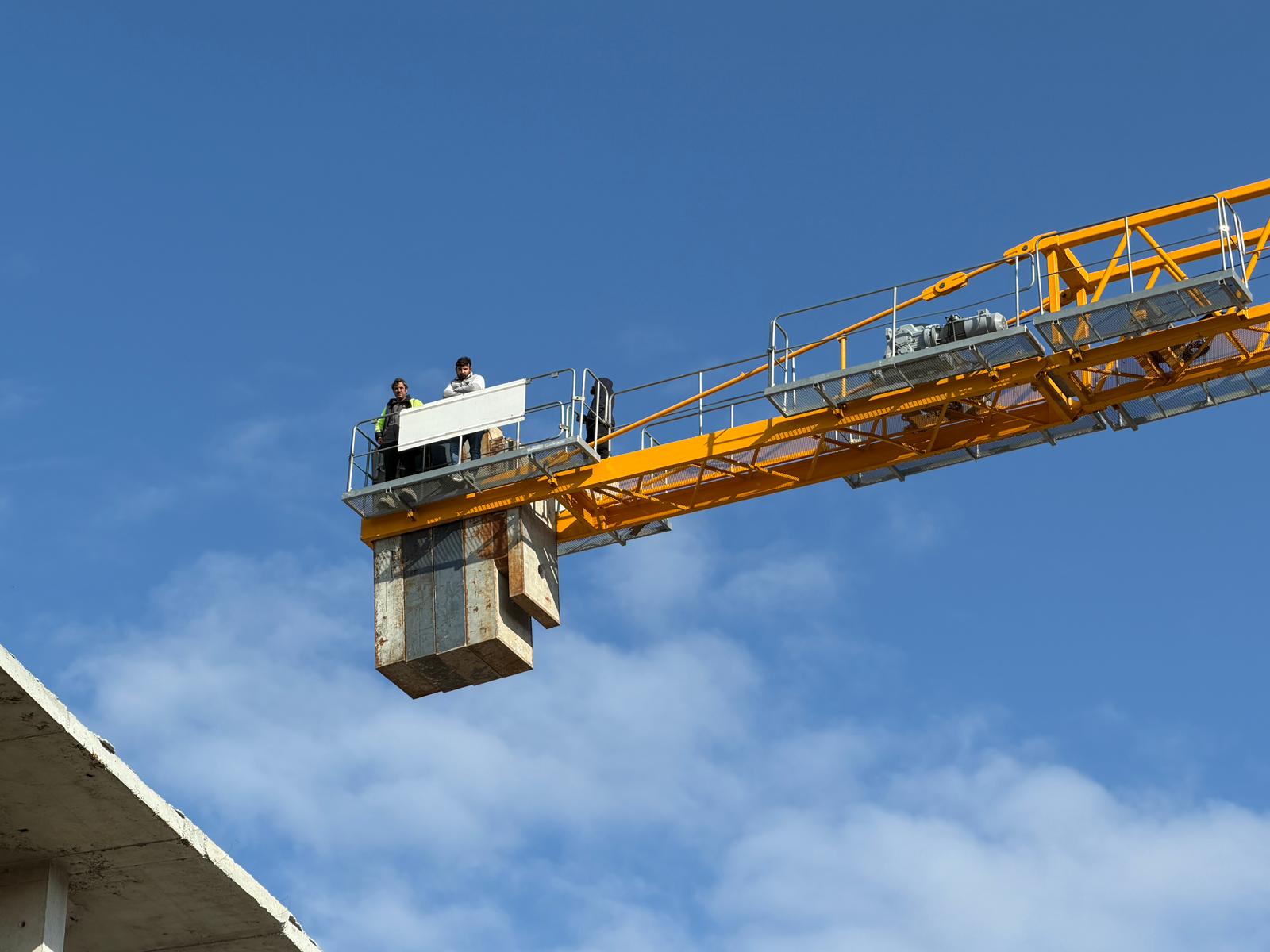 Doğanşehir’de Maaşlarını Alamayan 3 İşçi Kule Vince Çıktı