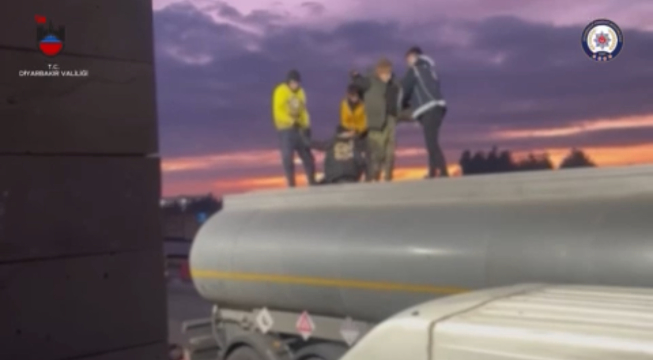 Diyarbakır’da Atık Tankerinden 32 Kaçak Göçmen Çıktı