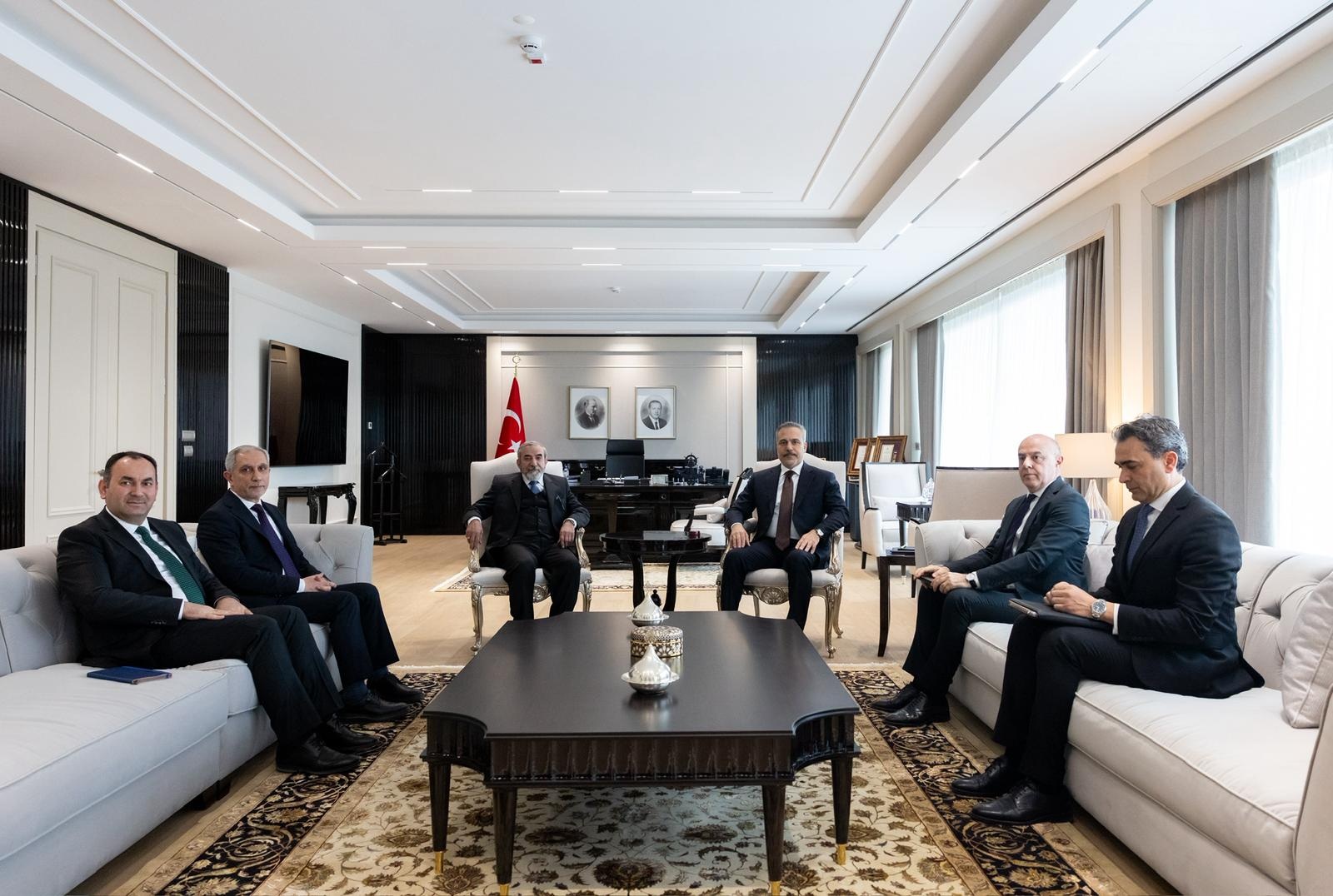 Bakan Fidan, KİB Genel Sekreteri Bahaddin ile Ankara’da Görüştü