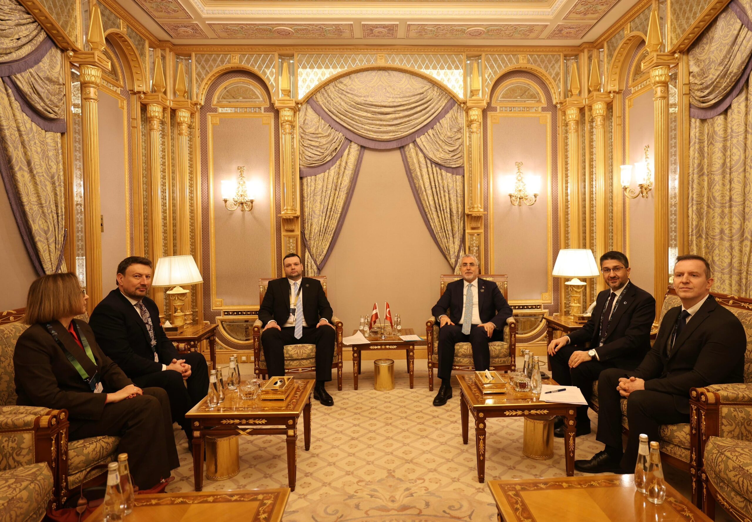 Bakan Işıkhan Riyad’da Letonyalı Mevkidaşıyla Görüştü: Sosyal Güvenlik Anlaşması Gündemde