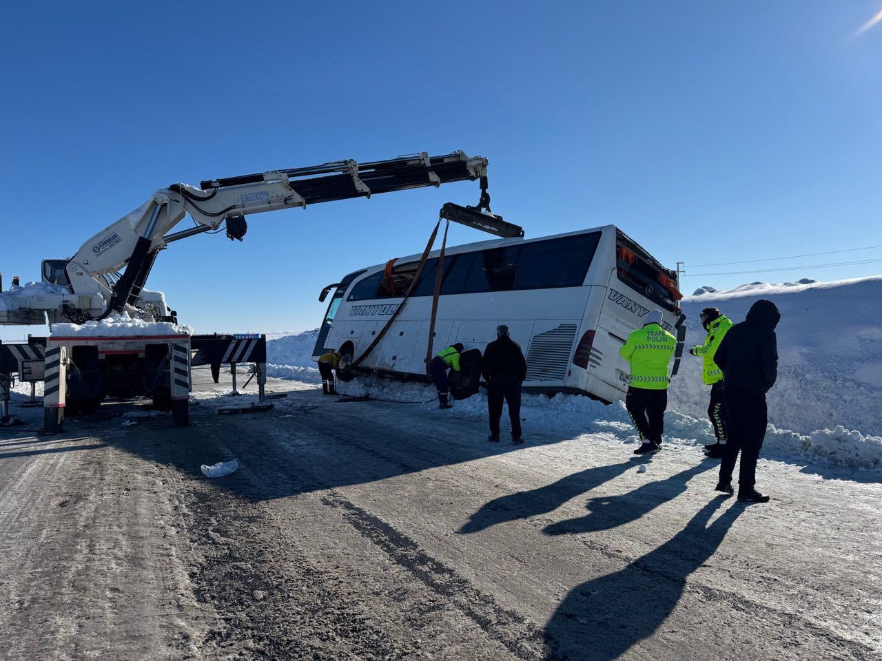 Hatay-Van Seferini Yapan Yolcu Otobüsü Diyarbakır’da Devrildi: 6 Yaralı