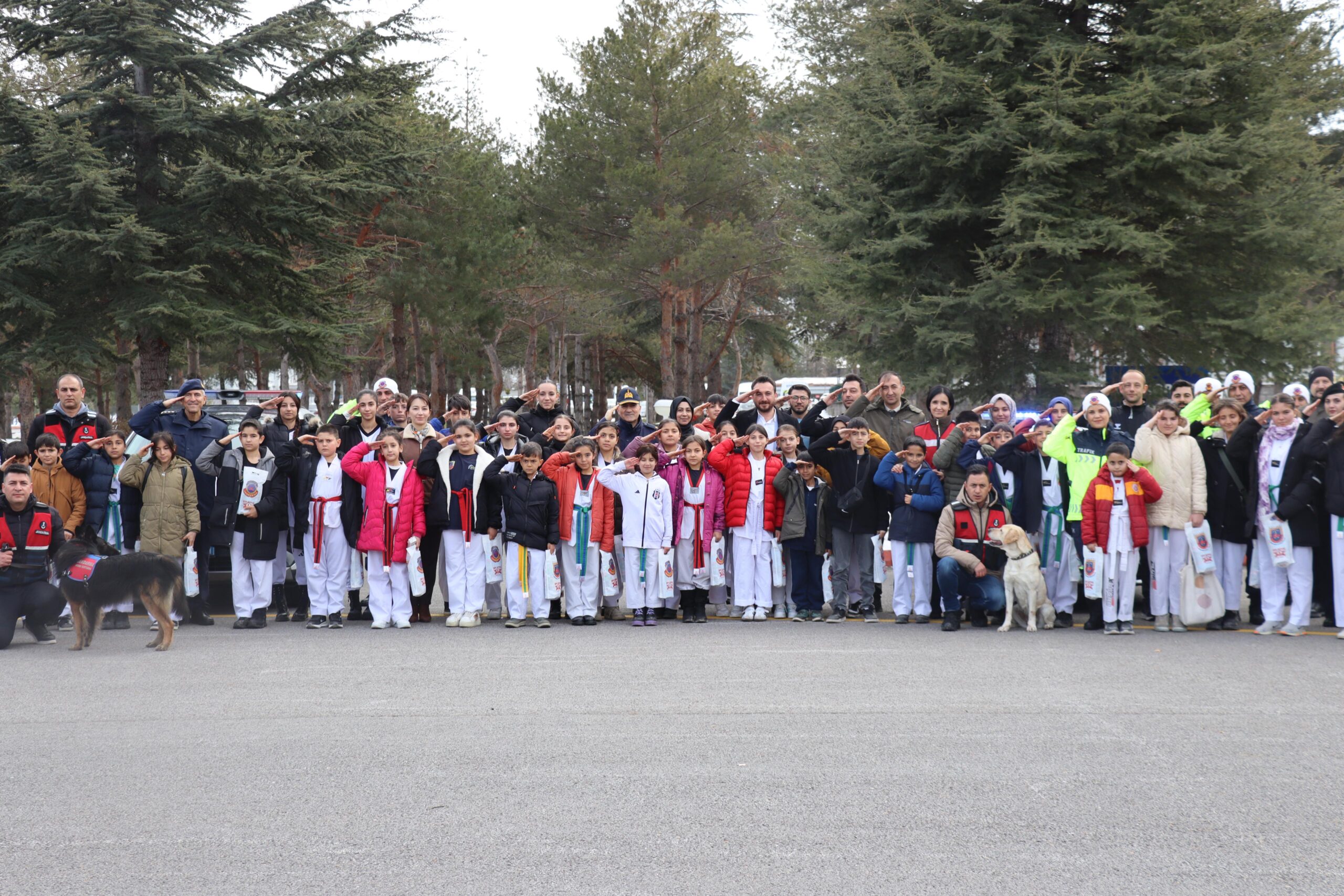 ERVA Spor Okullarından İl Jandarma Komutanlığına Anlamlı Ziyaret