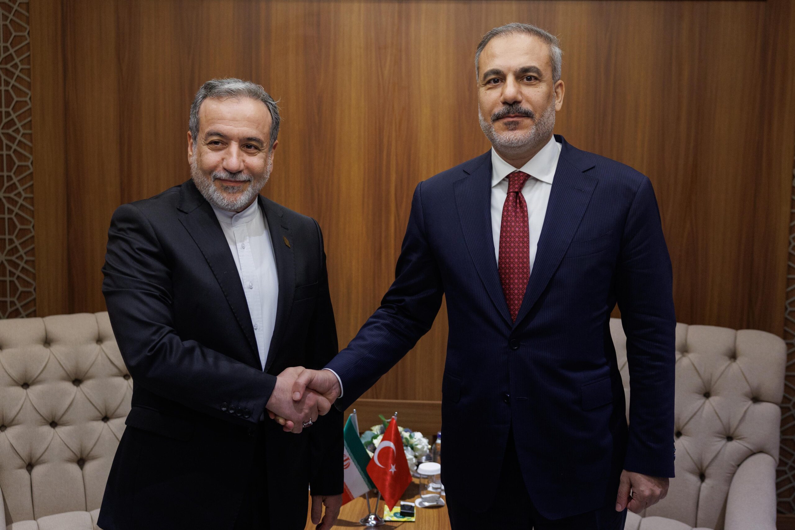 Bakan Fidan’dan İranlı Mevkidaşı Arakçi ile Kritik Telefon Görüşmesi