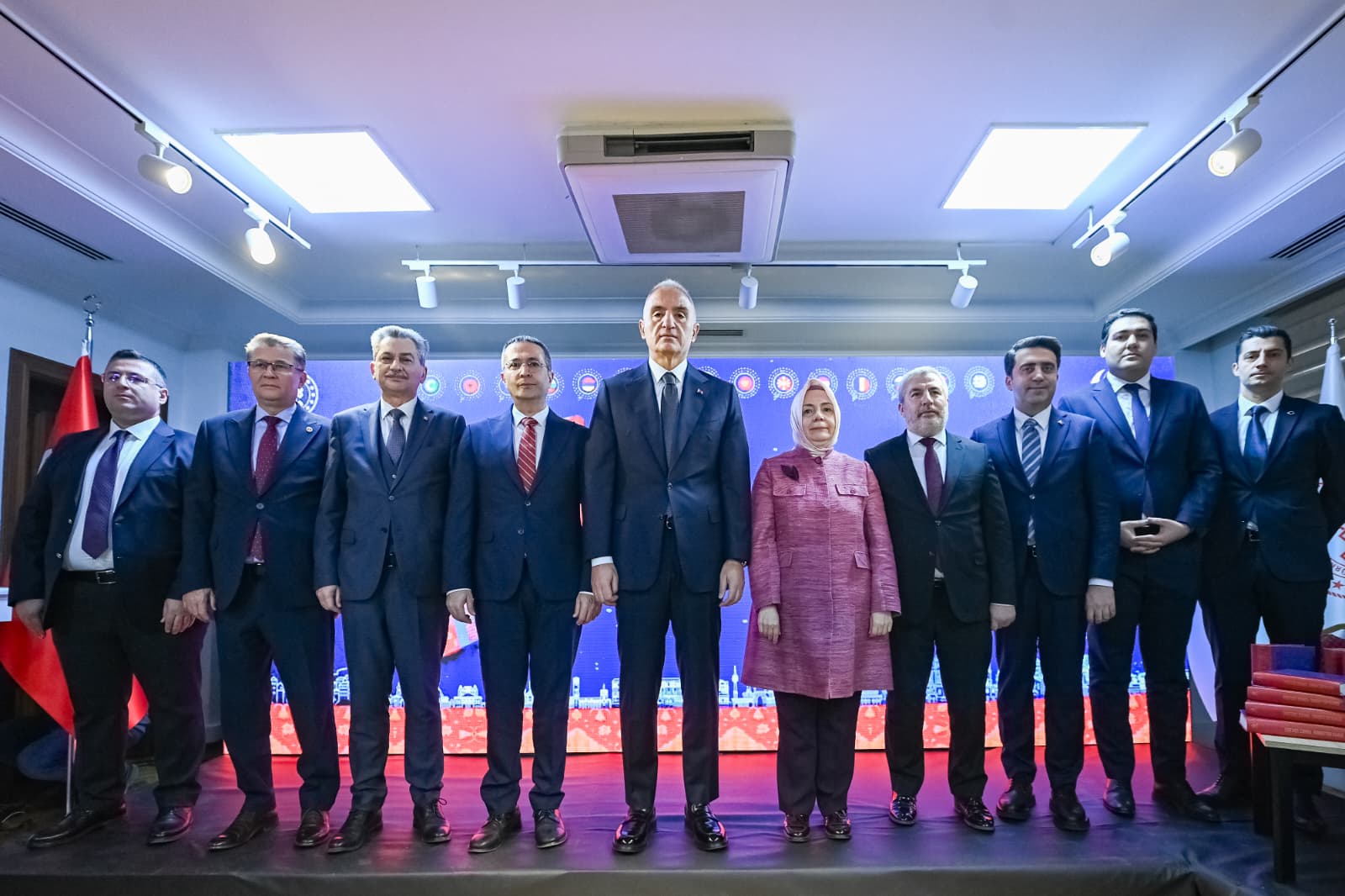 Bakan Ersoy “Dünya Dillerinde Türkçe Sözlüğü”nü Tanıttı: “Kelimeler Fetihlerden Daha Kalıcı İzler Bırakır”
