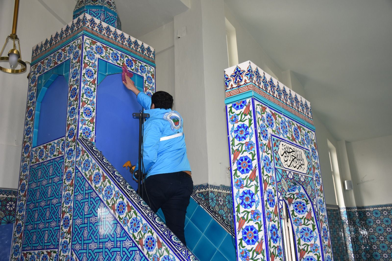 Siirt Belediyesi Yangında Zarar Gören Camiyi Ramazan’a Hazırladı