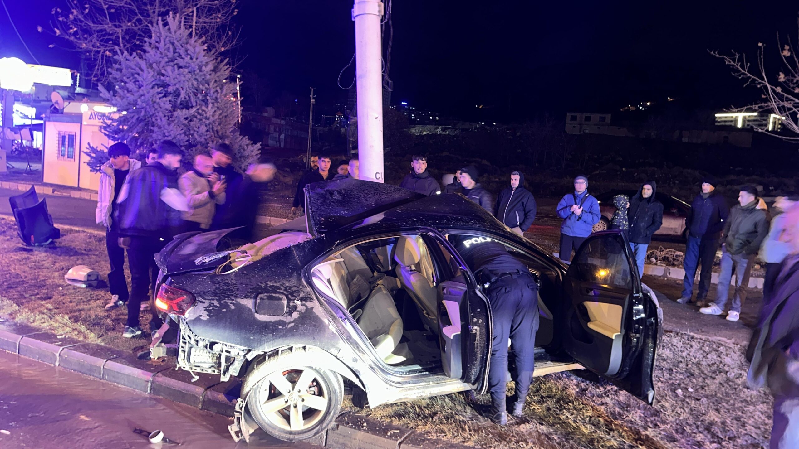 Malatya’da Otomobil Trambüs Direğine Çarptı, 1 Yaralı