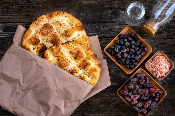 Fırın Ustalarının 300 Derece Sıcakta Pide Mesaisi