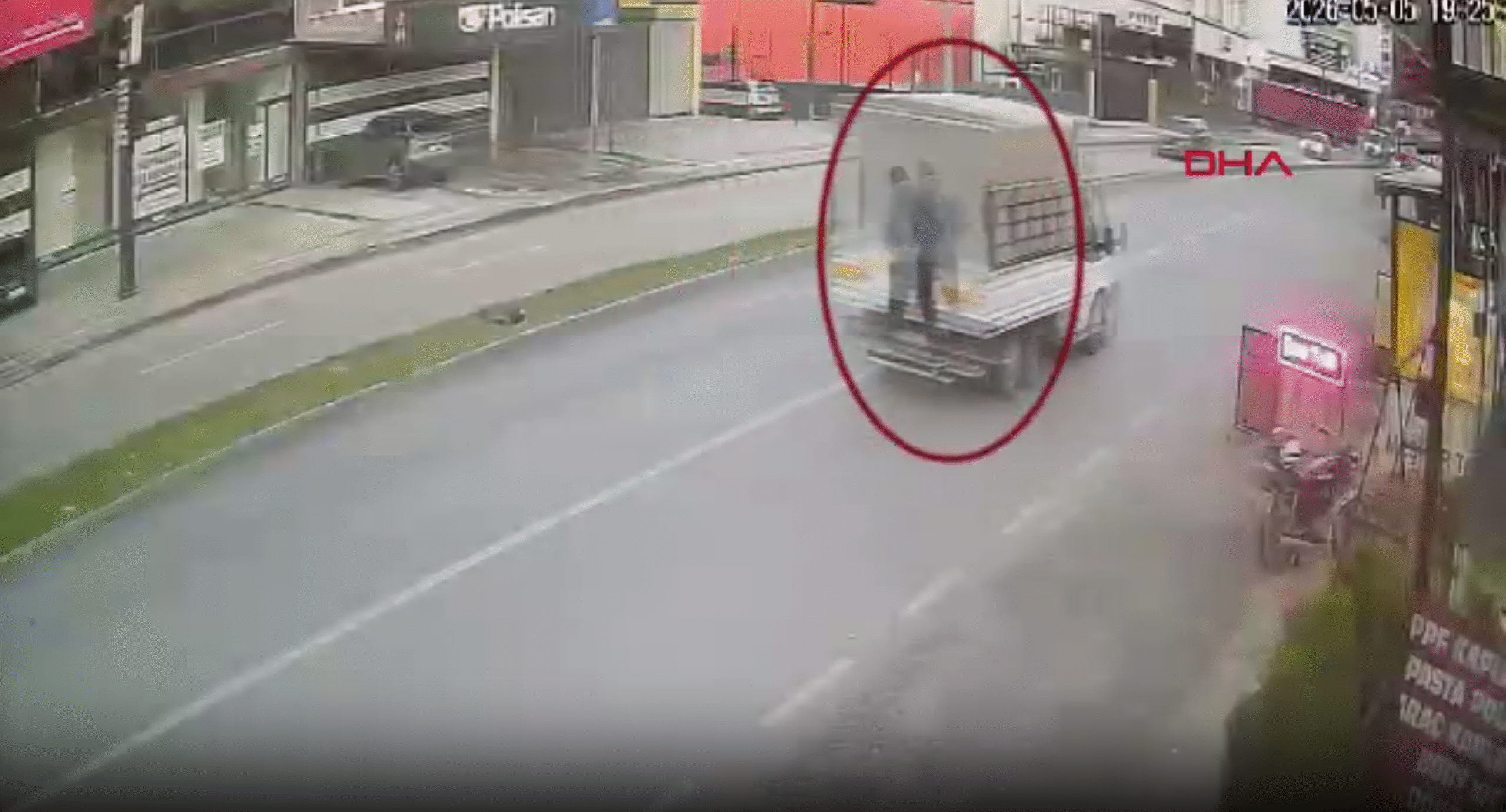 Adana’da Motosikletle Takip Ettikleri Kamyonetten 40 Kilo Et Çaldılar