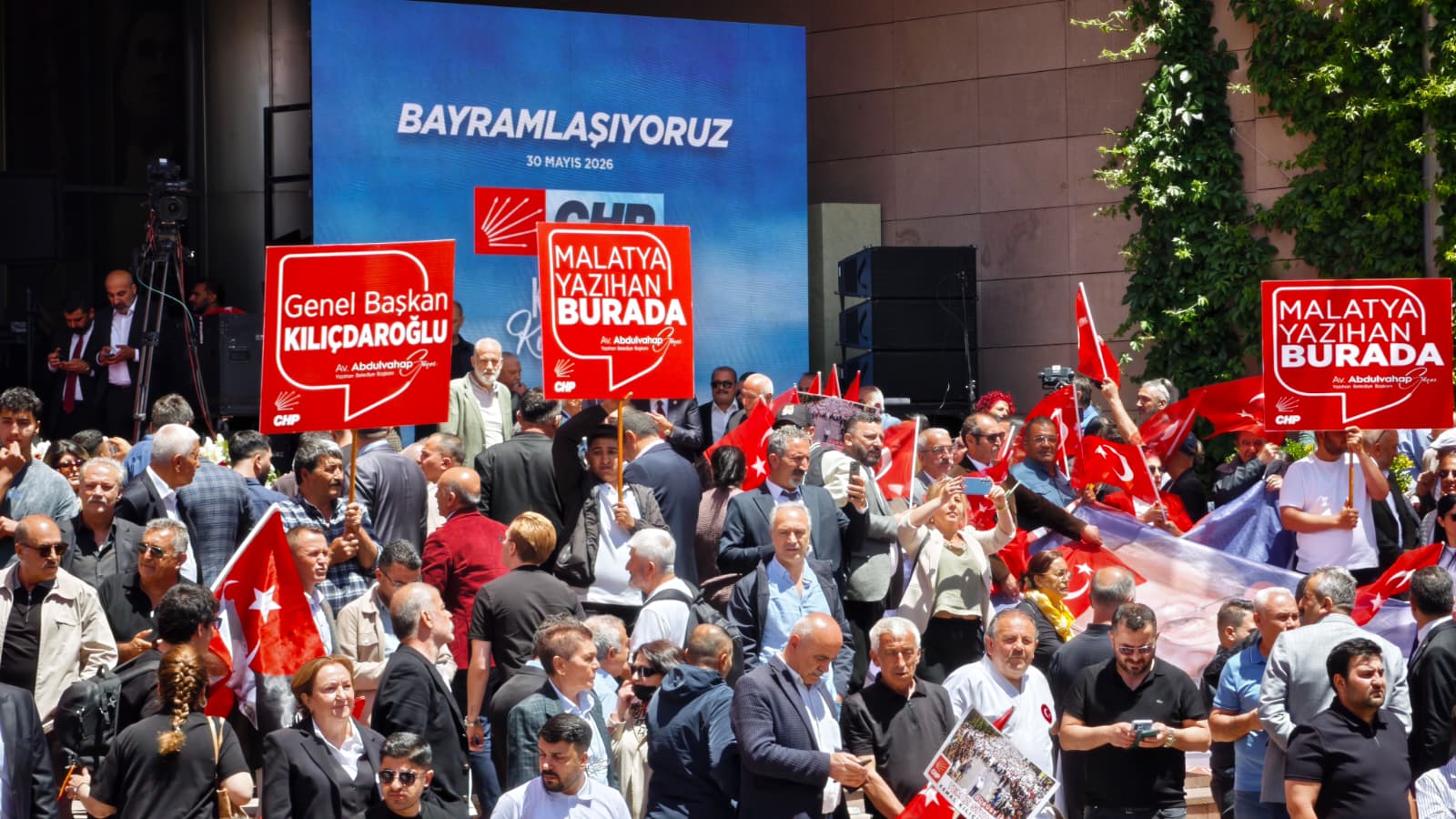 Kemal Kılıçdaroğlu 2,5 Yıl Sonra CHP Genel Merkezi’nde