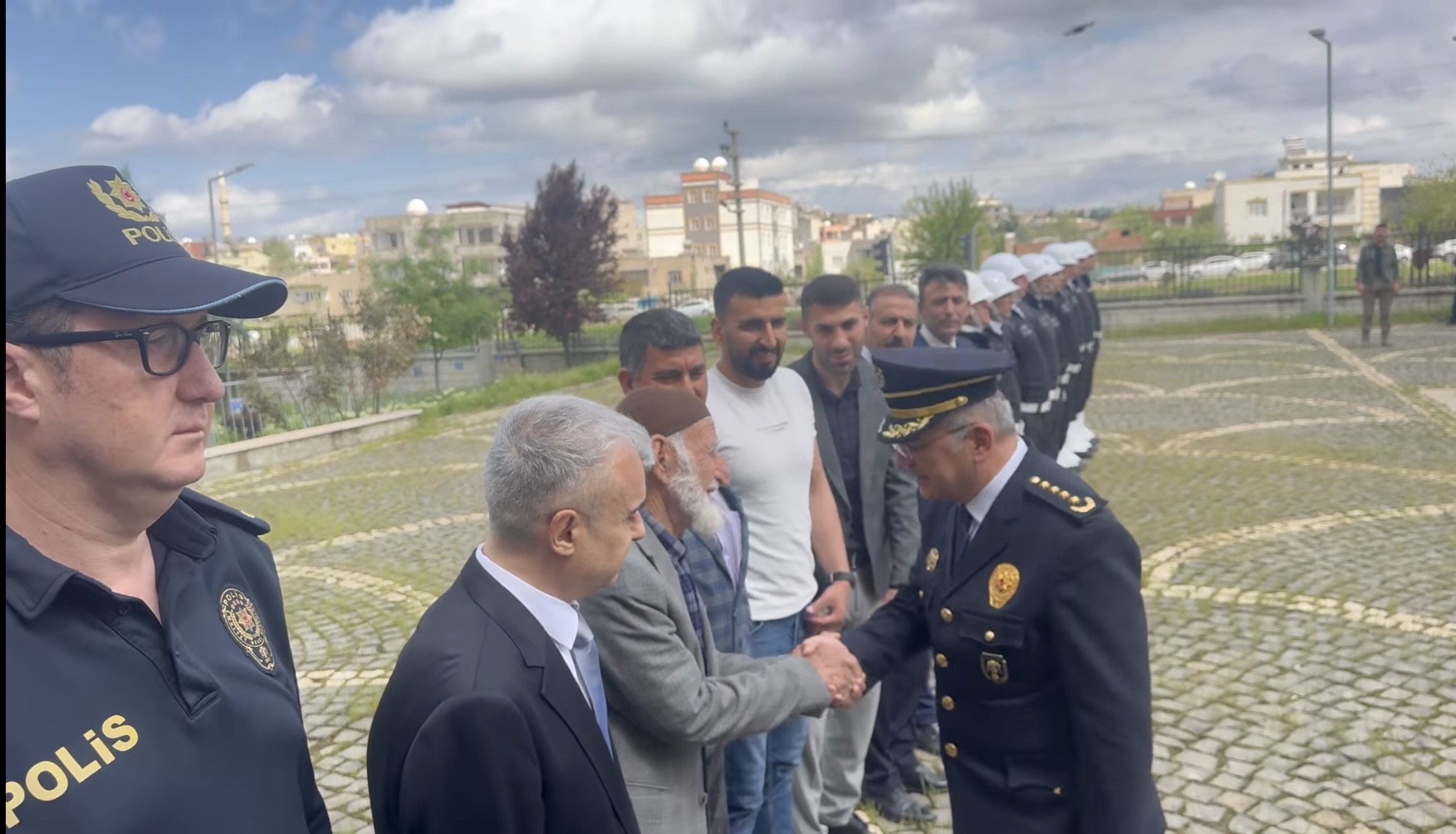 Konyalı Siirt Emniyet Müdürü Mehmet Özdemir’den Siirtli Şehit Babasına Duygulandıran Vefa