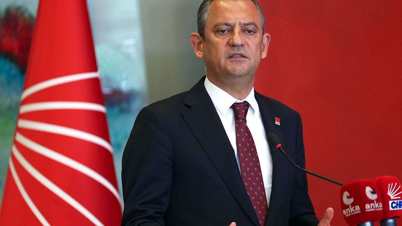CHP’de Tarihi Kriz: Özgür Özel Ve Ekibi Parti Meclisi’nden İstifa Etti
